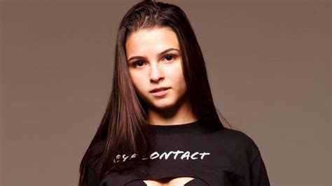 OnlyFans: Natasha Steffens sobre família naturista: 'Acham .